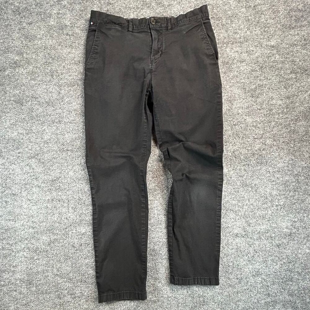 Tommy Hilfiger Men’s 30x30 Black Slim Fit Stretch Chino Pants Flaw